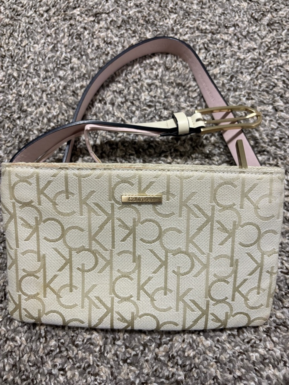 Calvin Klein Cream Logo Fanny Wallet with Gold Hardware Belt - Picture 6 of 6